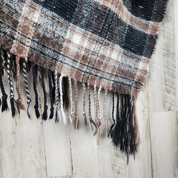 Universal Thread Plaid Fringe Shawl Black Brown OSFM - Picture 11 of 11